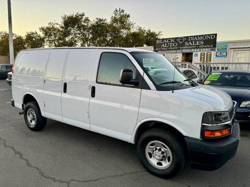 Used 2022 Chevrolet Express 3500 w/ Driver Convenience Package image 3