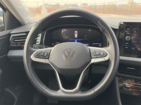 Used 2025 Volkswagen Jetta SE image 11