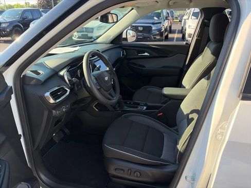 Used 2023 Chevrolet TrailBlazer LT w/ Convenience Package FWD image 12