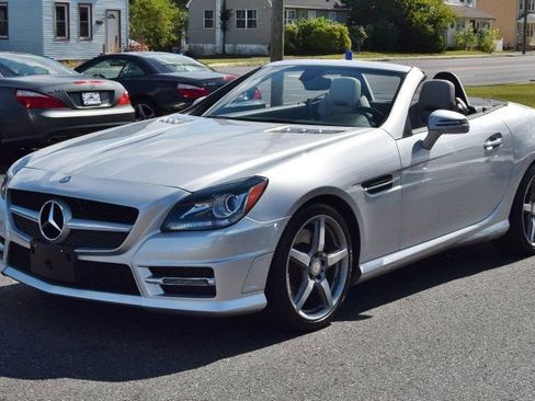 Used 2015 Mercedes-Benz SLK 250 w/ Premium Package image 22