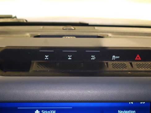 Used 2023 Ford Bronco Everglades image 24