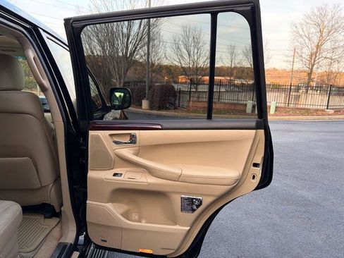 Used 2011 Lexus LX 570 4WD w/ Luxury Pkg image 38