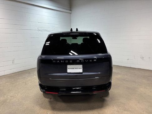 Used 2025 Land Rover Range Rover SE image 8