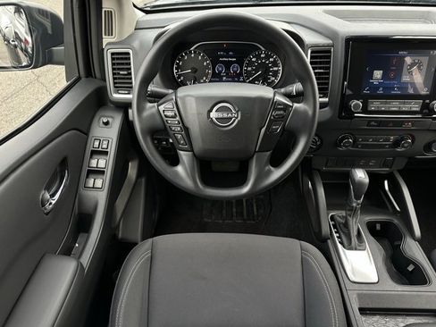 Used 2024 Nissan Frontier SV image 12
