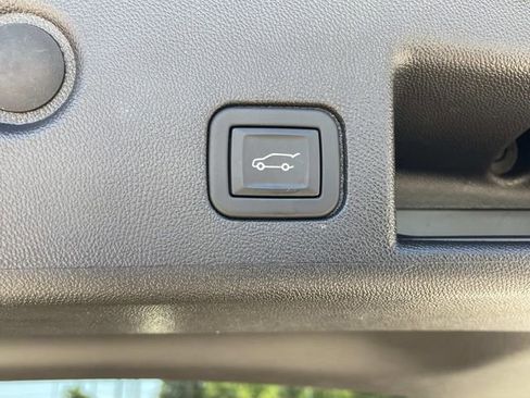 Used 2024 Chevrolet Equinox LT w/ LPO, Floor Liner Package FWD image 9