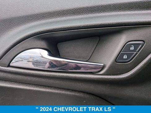 Certified 2024 Chevrolet Trax LS w/ LS Convenience Package image 9
