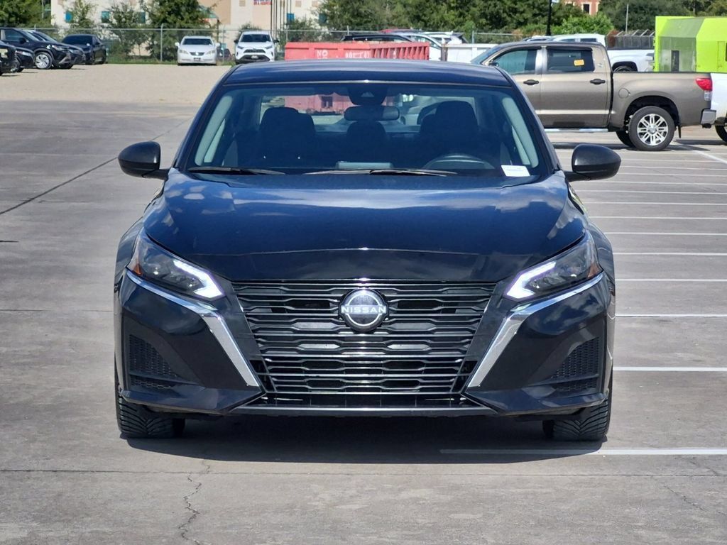 Used 2025 Nissan Altima 2.5 SV FWD image 9