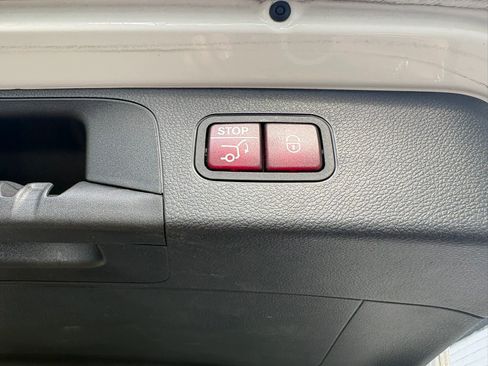 Used 2018 Mercedes-Benz GLC 300 4MATIC image 20