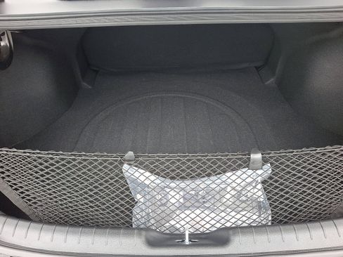 Certified 2025 Hyundai Elantra Sport image 28