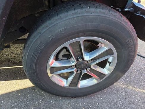 Used 2020 Jeep Wrangler Unlimited Sahara image 23