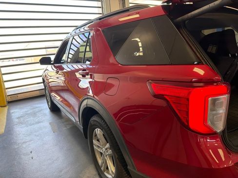 Used 2021 Ford Explorer XLT AWD/4WD image 9