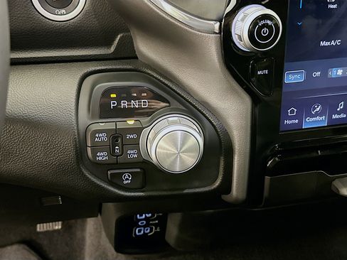 Used 2025 RAM 1500 Laramie image 25