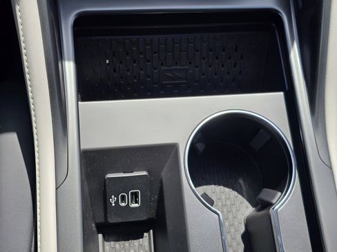 Used 2025 Lincoln Nautilus Reserve image 16