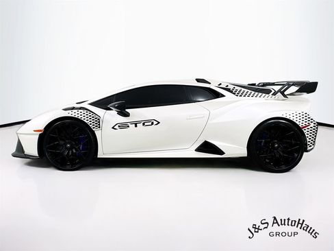 Used 2023 Lamborghini Huracan STO image 4