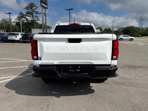 Used 2025 Chevrolet Colorado Z71 w/ Technology Package AWD/4WD image 5