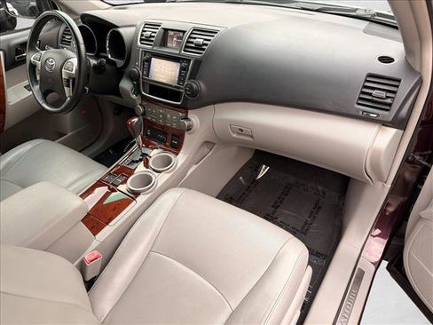 Used 2013 Toyota Highlander Limited image 28