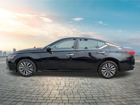 Certified 2024 Nissan Altima 2.5 SV FWD image 8