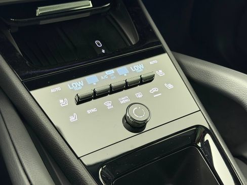 Certified 2026 Porsche Cayenne AWD/4WD image 25