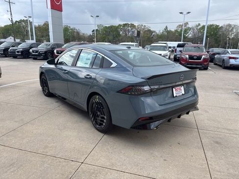 New 2026 Nissan Sentra SR w/ Floor Mat Package FWD image 5