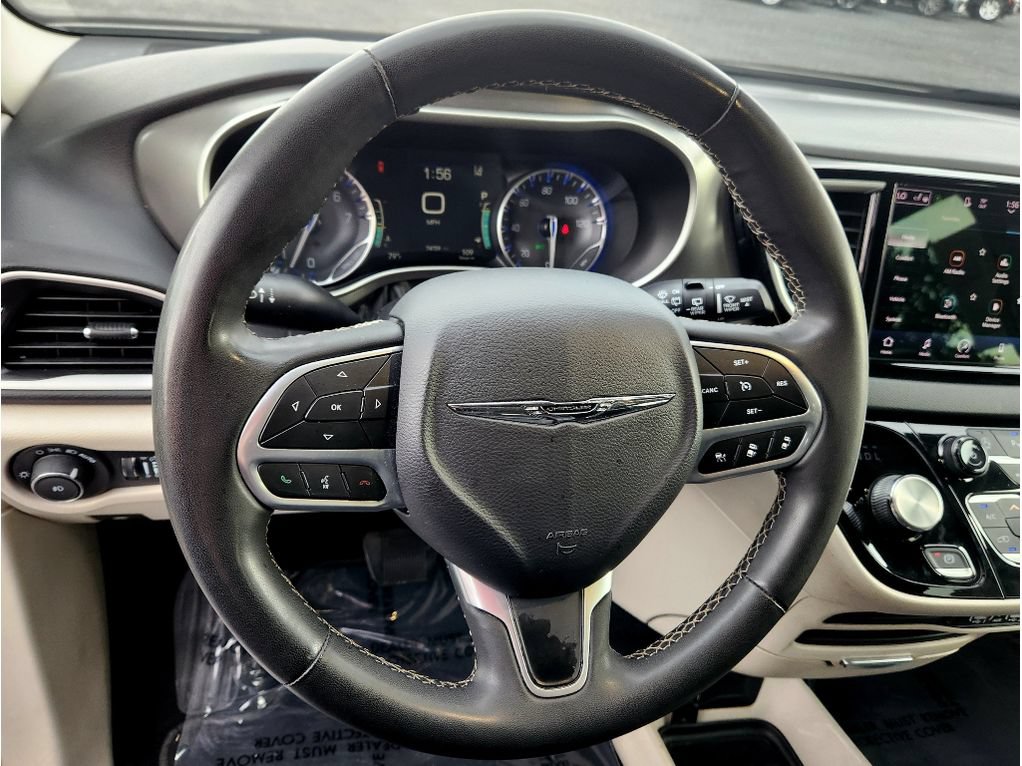 Used 2023 Chrysler Pacifica Touring-L FWD image 37