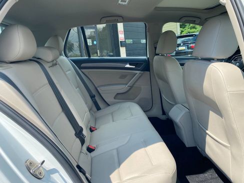 Used 2021 Volkswagen Golf 4-Door FWD image 27