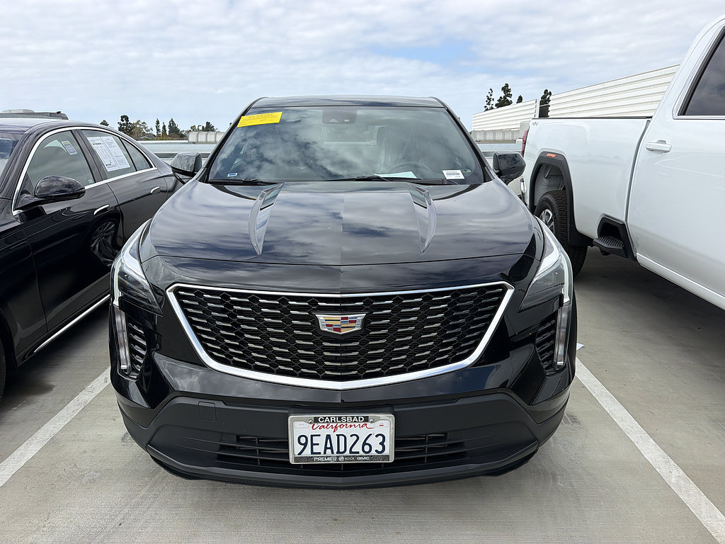 Used 2023 Cadillac XT4 Luxury w/ Cold Weather Package FWD image 1