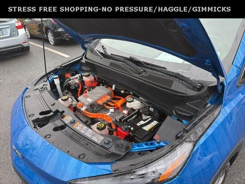 Used 2023 Chevrolet Bolt EUV LT w/ Convenience Package image 11