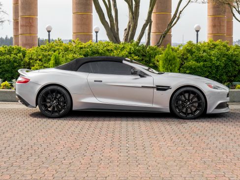 Used 2016 Aston Martin Vanquish Volante RWD image 50