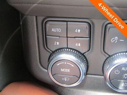 Used 2024 GMC Yukon Denali Ultimate AWD/4WD image 14