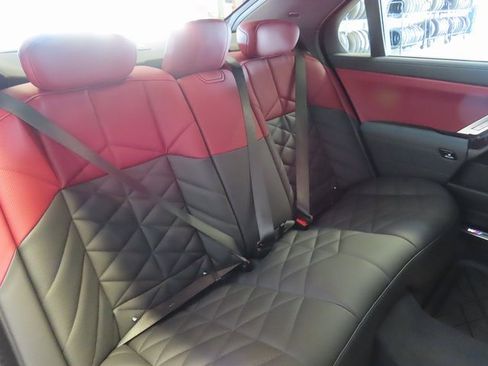 Used 2025 BMW 740i image 40