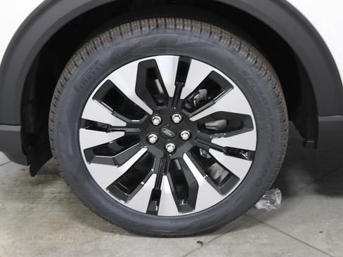 New 2026 Ford Explorer Platinum w/ LUX Leather Package image 18