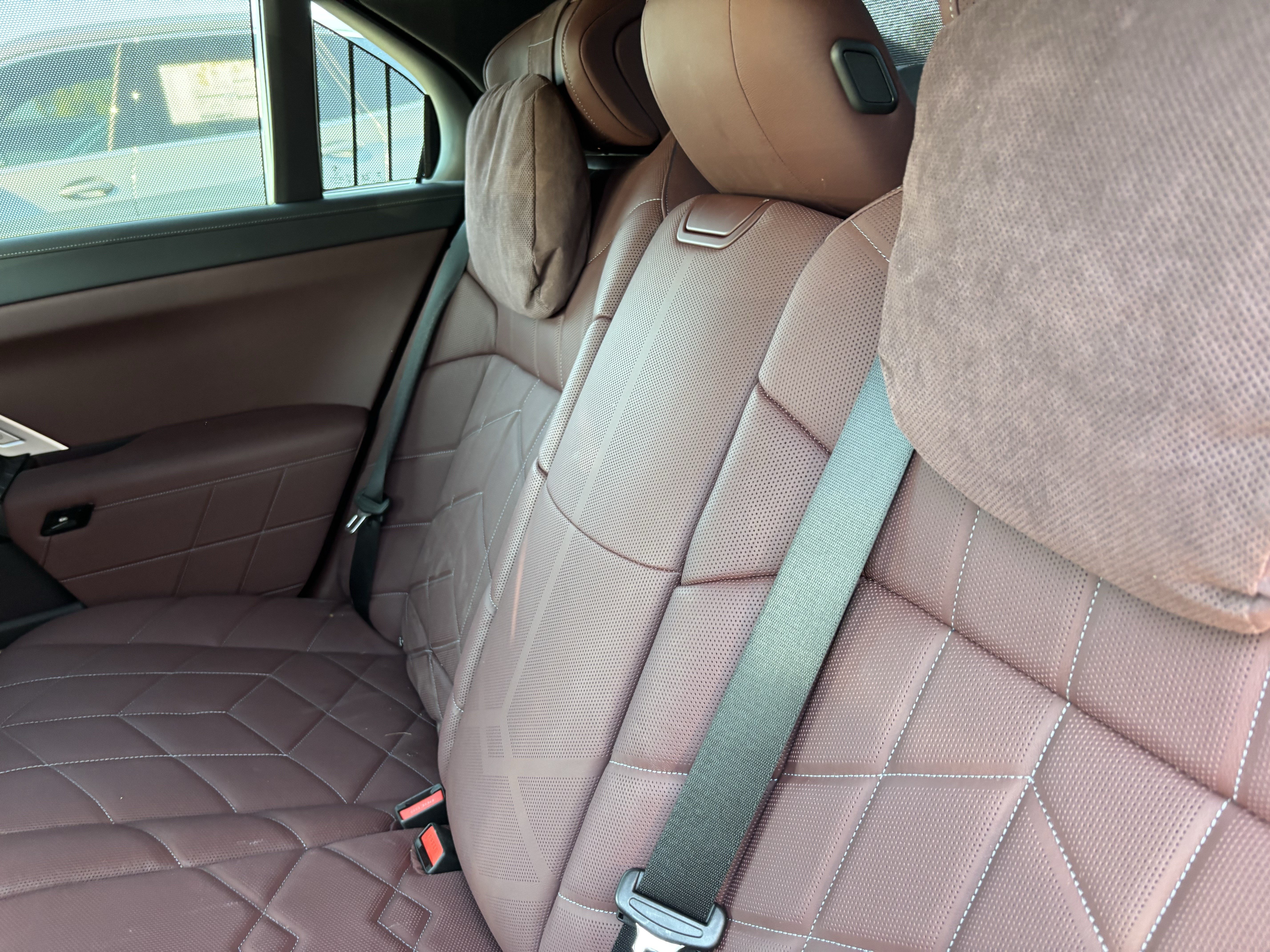 Certified 2024 BMW 750e xDrive w/ Executive Package AWD/4WD image 33