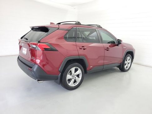 Used 2021 Toyota RAV4 XLE Premium AWD/4WD image 5