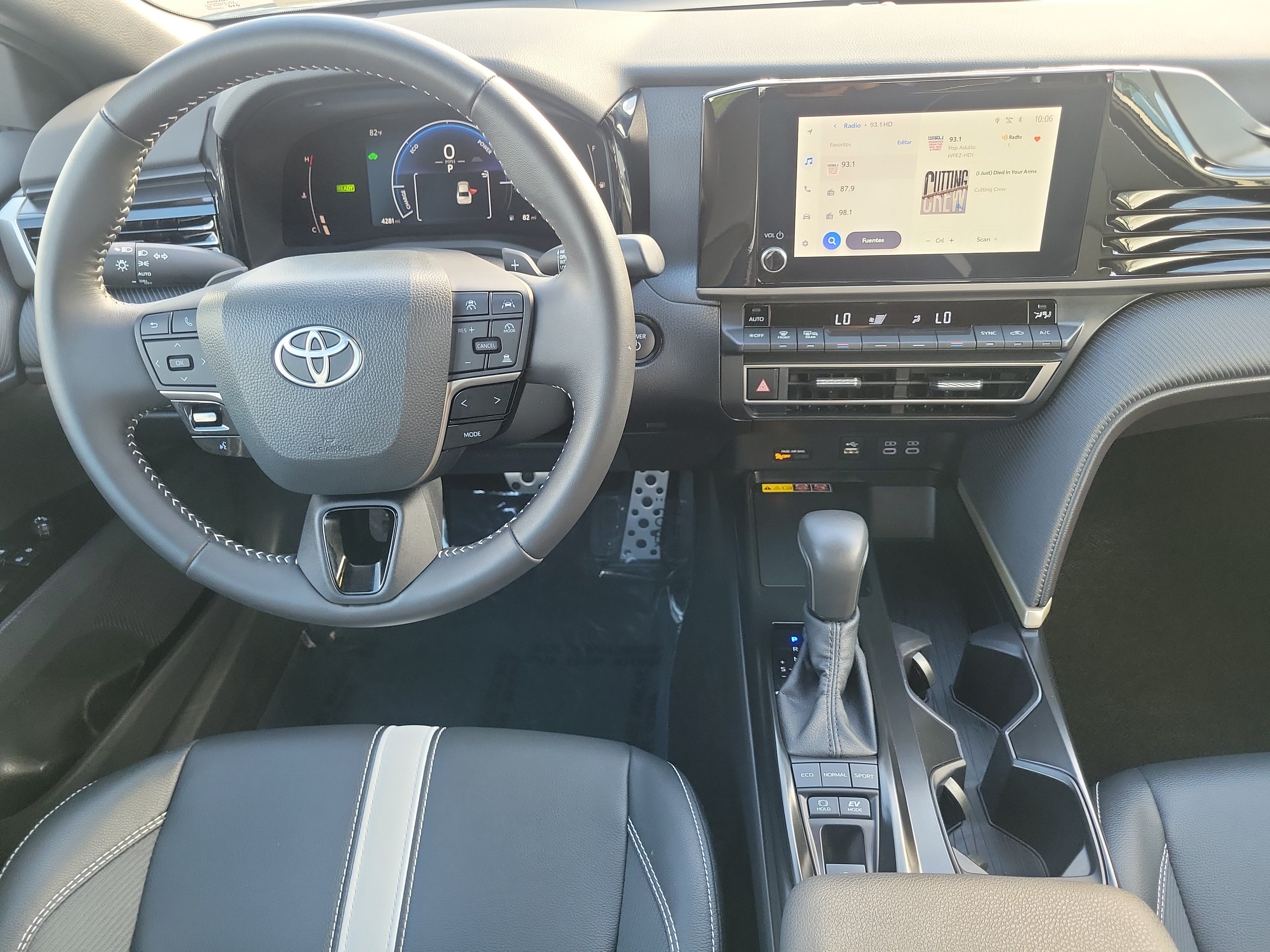 Used 2026 Toyota Camry SE FWD image 19