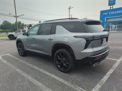 Used 2025 Chevrolet Traverse RS AWD/4WD image 5