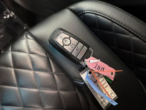 Used 2024 Ford Edge Titanium image 27