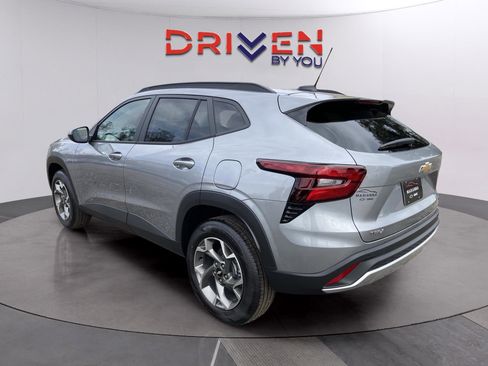 New 2026 Chevrolet Trax LT w/ Driver Confidence Package image 3