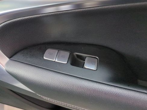 Used 2025 Genesis G70 2.5T RWD image 30