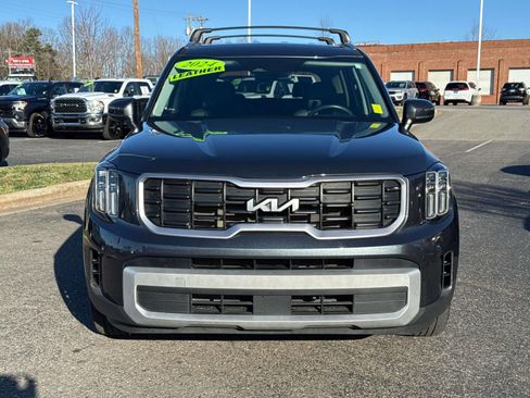 Used 2024 Kia Telluride S image 2