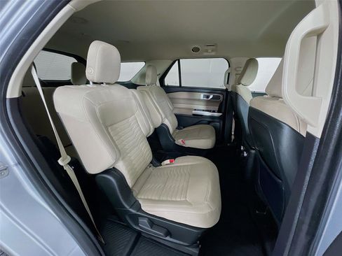 Used 2020 Ford Explorer XLT image 29