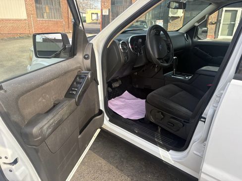 Used 2010 Ford Explorer XLT image 18