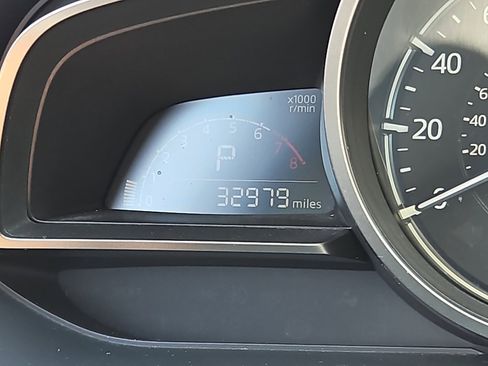 Used 2017 MAZDA MAZDA3 Sport w/ Preferred Equipment Package FWD image 19