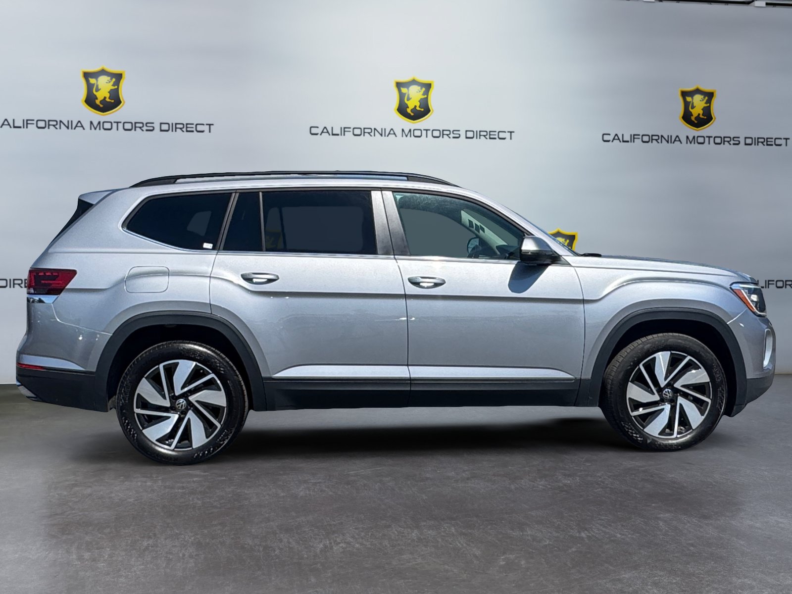 Used 2025 Volkswagen Atlas SE FWD image 6