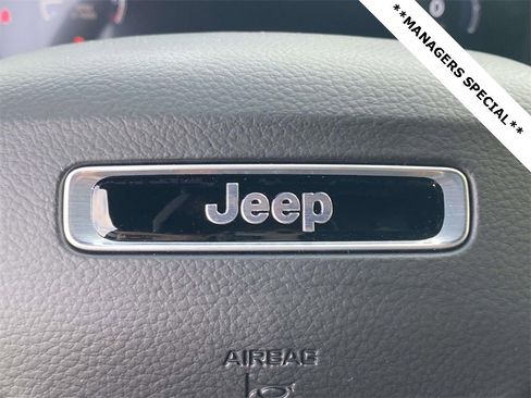 New 2025 Jeep Grand Cherokee Altitude image 30