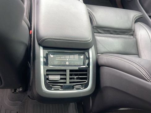 Used 2023 Volvo XC60 B5 Ultimate w/ Climate Package image 27