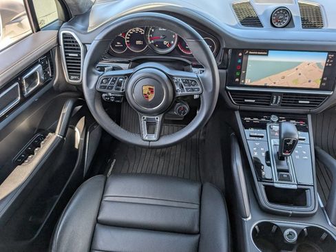 Certified 2023 Porsche Cayenne Turbo AWD/4WD image 19