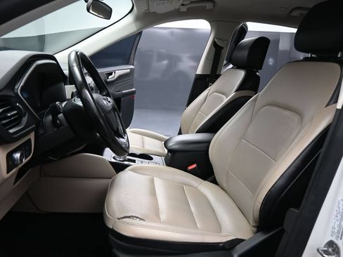 Used 2022 Ford Escape SEL w/ Technology Package FWD image 9