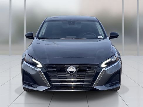 New 2025 Nissan Altima 2.5 SV image 9