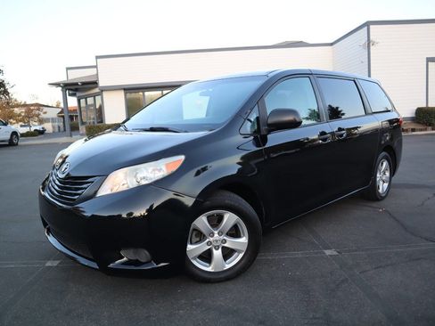 Used 2015 Toyota Sienna L image 14