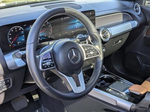 Used 2022 Mercedes-Benz GLB 250 image 10